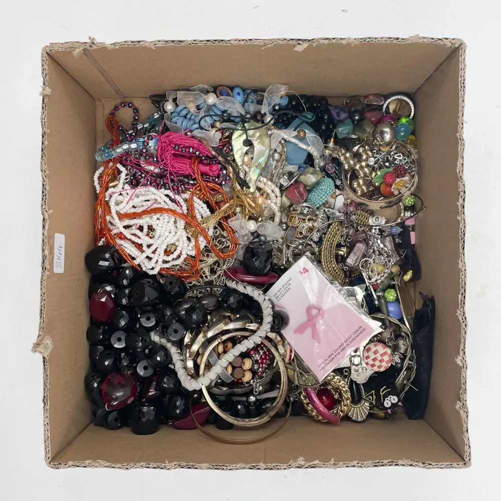 Box of Assorted Costume Jewellery Image 1++