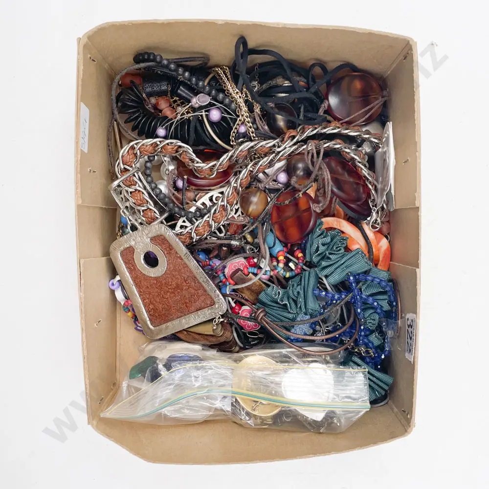 Box of Assorted Costume Jewellery Image 1++