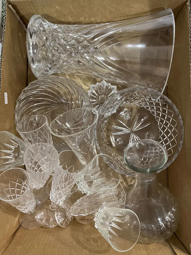 Box of Assorted Crystal and Glassware Image 1++