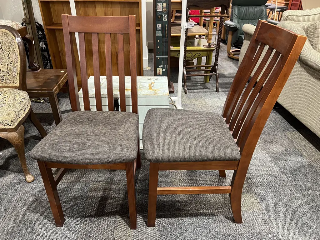 Extension Dining Table with Six Chairs Image 1++