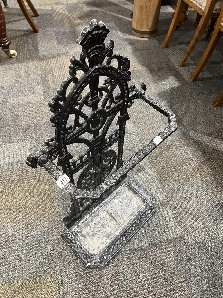 Wrought Metal Umbrella Stand Image 1++