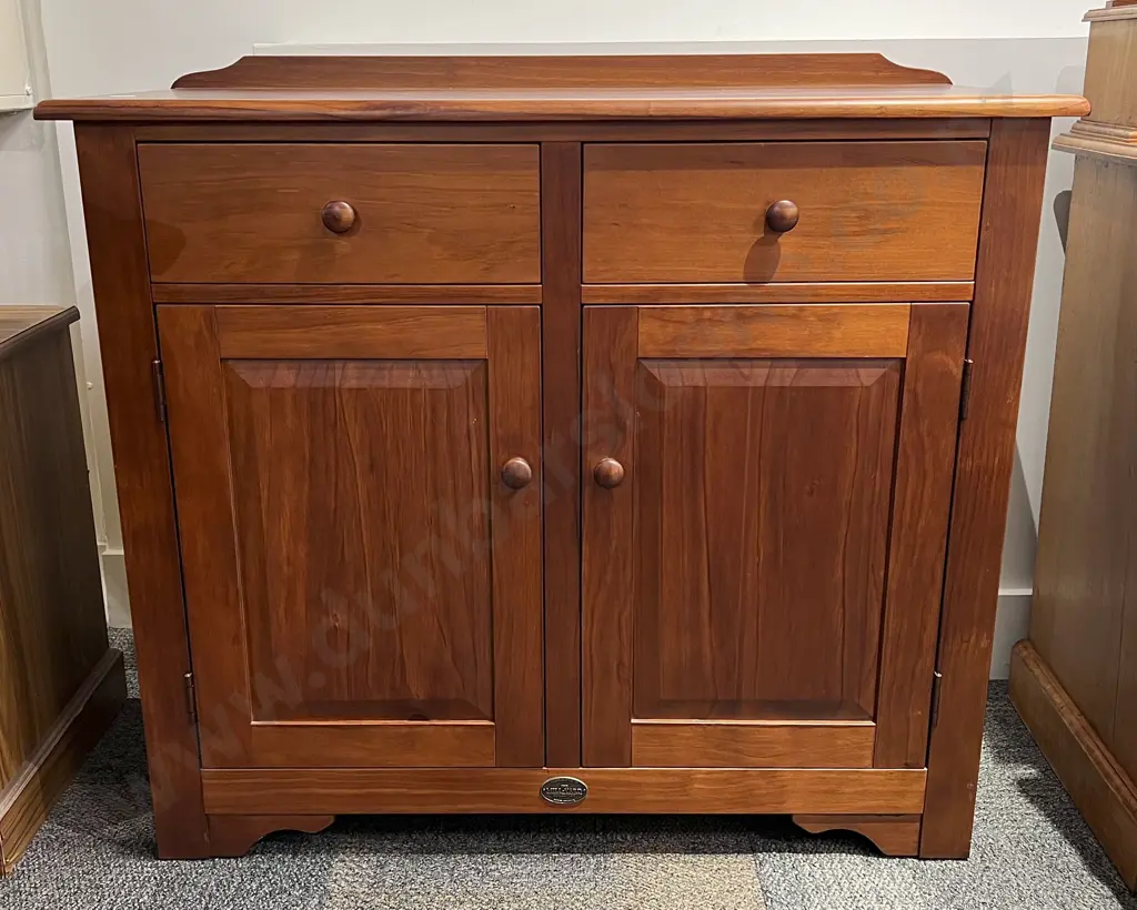 Rimu Sideboard Image 1++