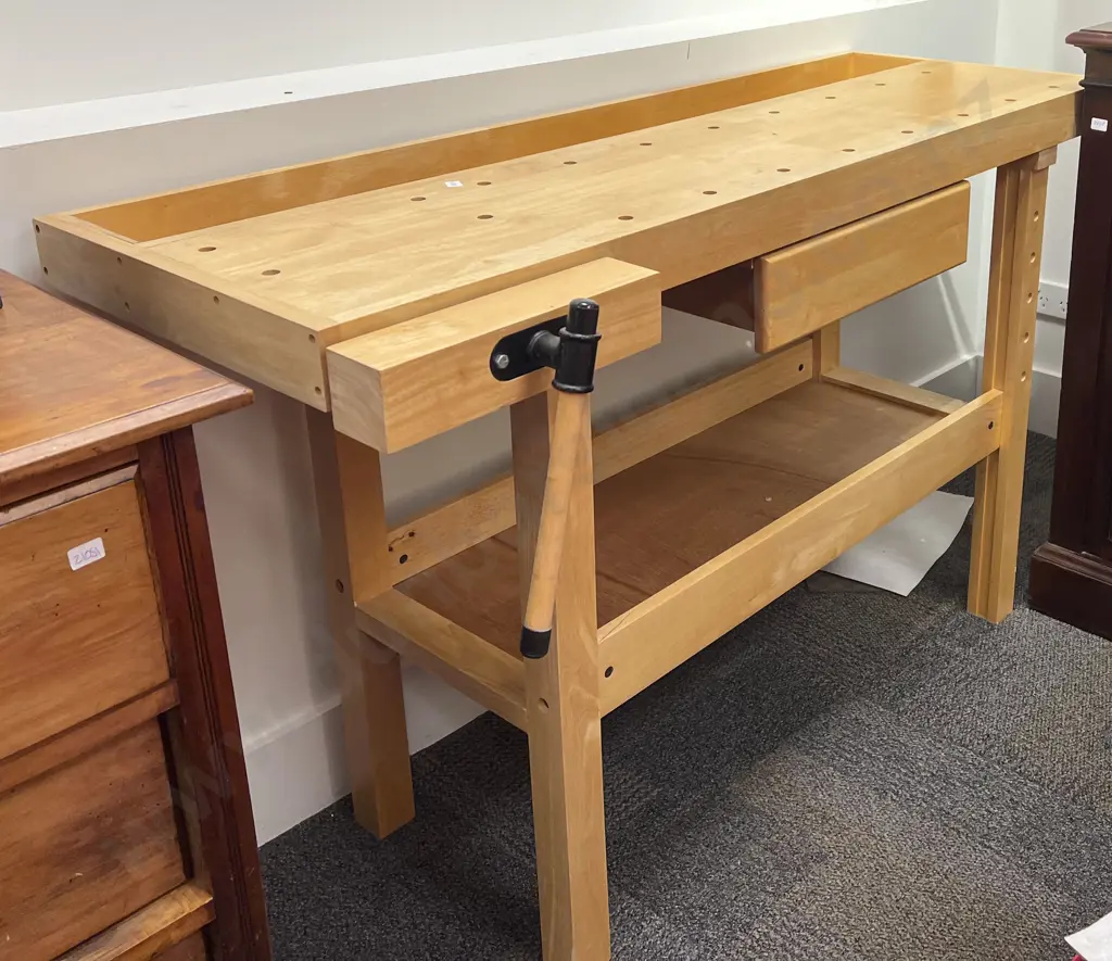 Modern Workbench Image 1++