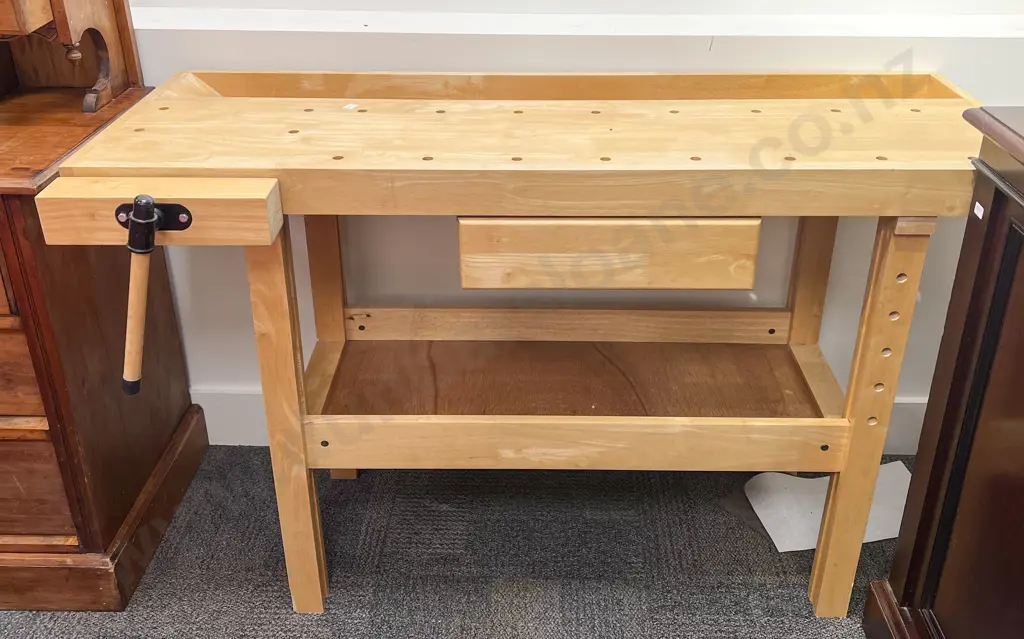 Modern Workbench Image 1++