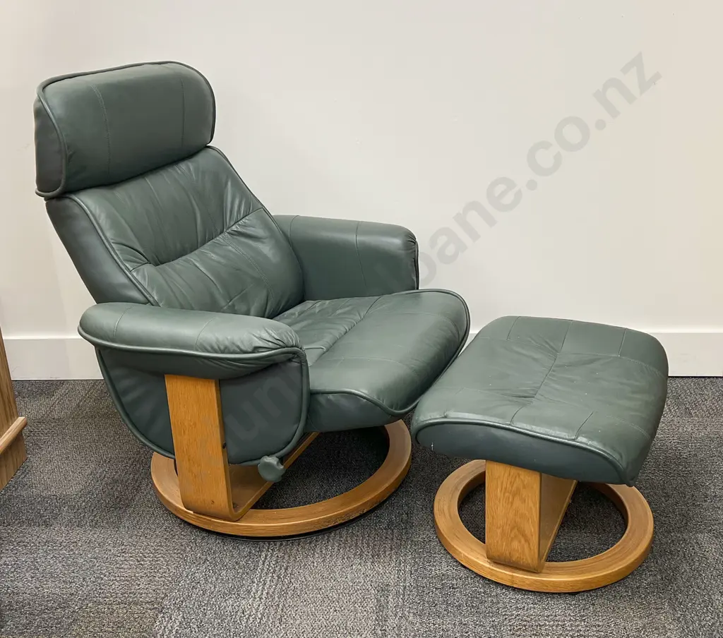 Modern Stressless Recliner Armchair with Footstool Image 1++