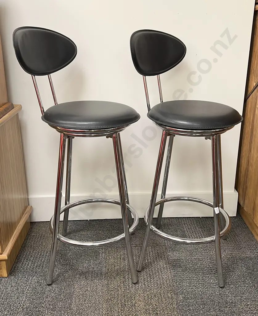 Pair of Chrome Bar Stools Image 1++