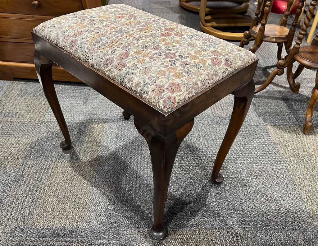 Upholstery Topped Piano Stool Image 1++