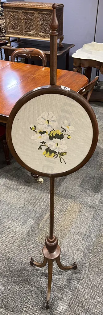 Tapestry Pole Fire Screen Image 1++