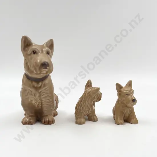 Sylvac Corgi and Two Puppies