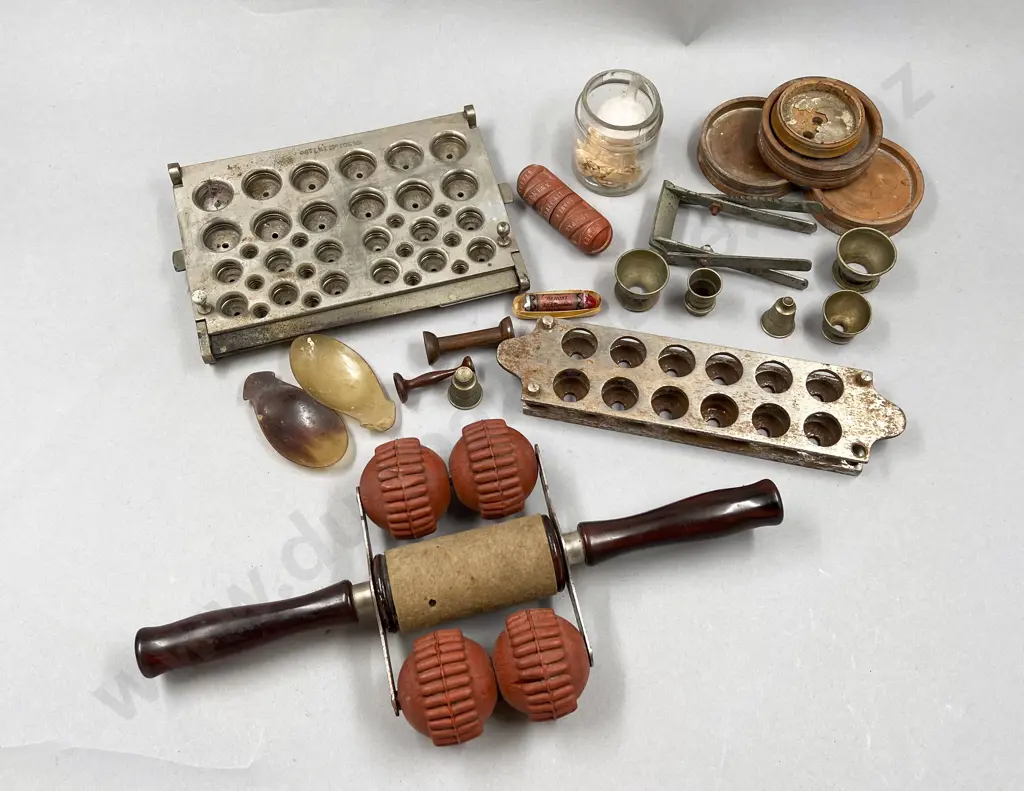 Quantity of Vintage Pill-making Apparatus including 'The Extra Pharmacopœia 1958' Image 1++