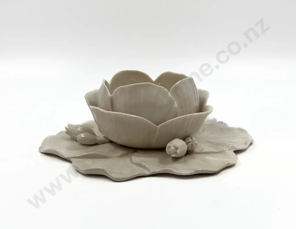Antique Belleek Lily-pad Posy Vase Image 1++