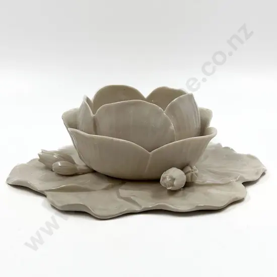 Antique Belleek Lily-pad Posy Vase