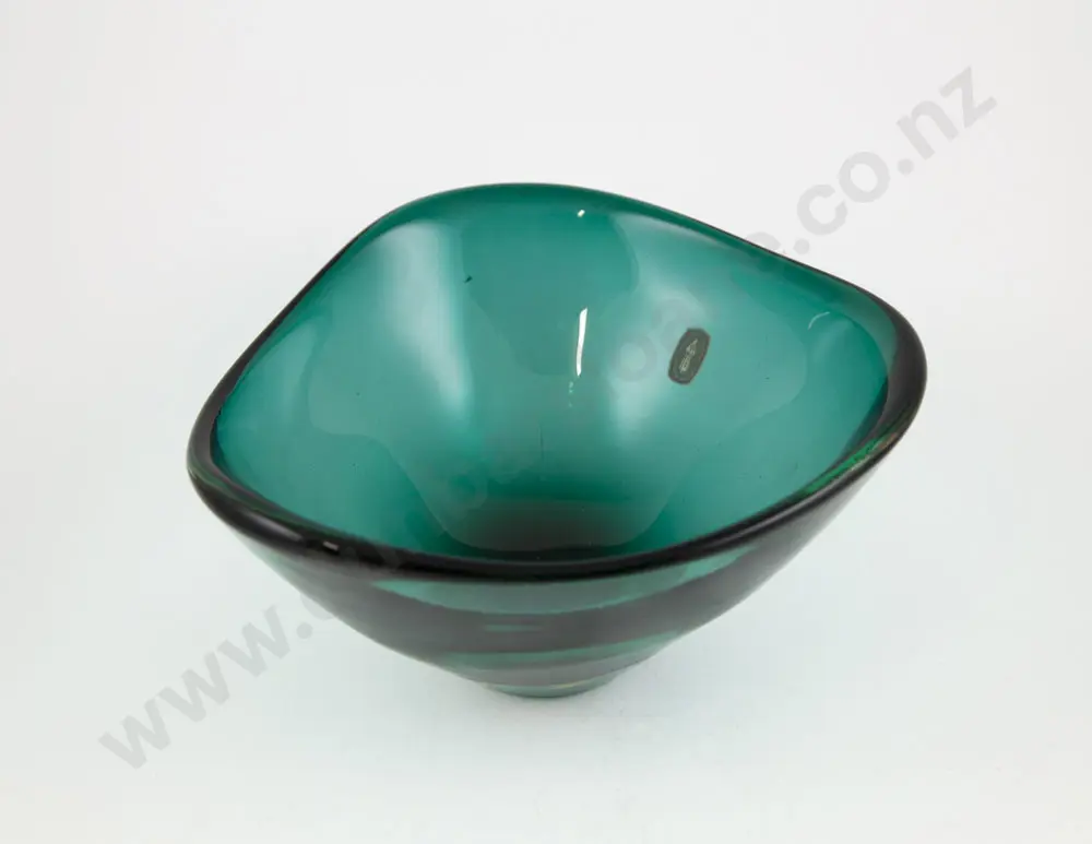 Whitefriars C1970s Green Glass Bowl By Geoffrey Baxter Image 1++