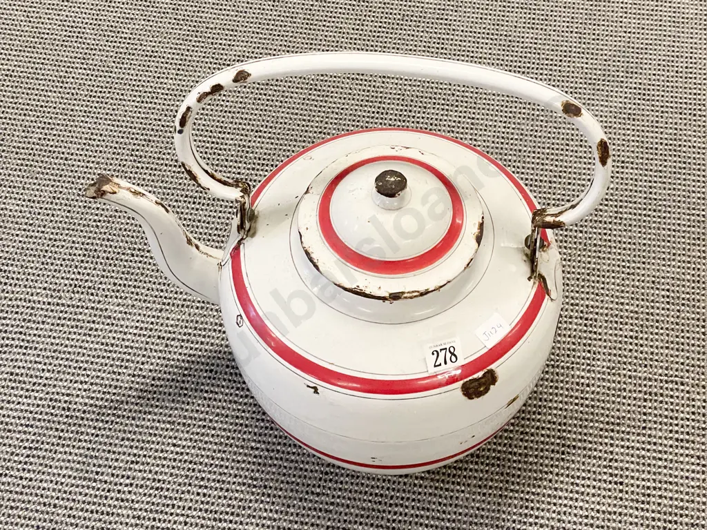 Oversize Enamelled Tin Kettle Image 1++