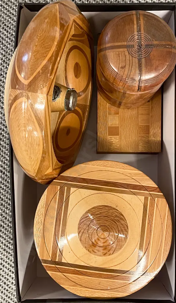 Collection of Native Timbers of New Zealand Souvenirware Image 1++
