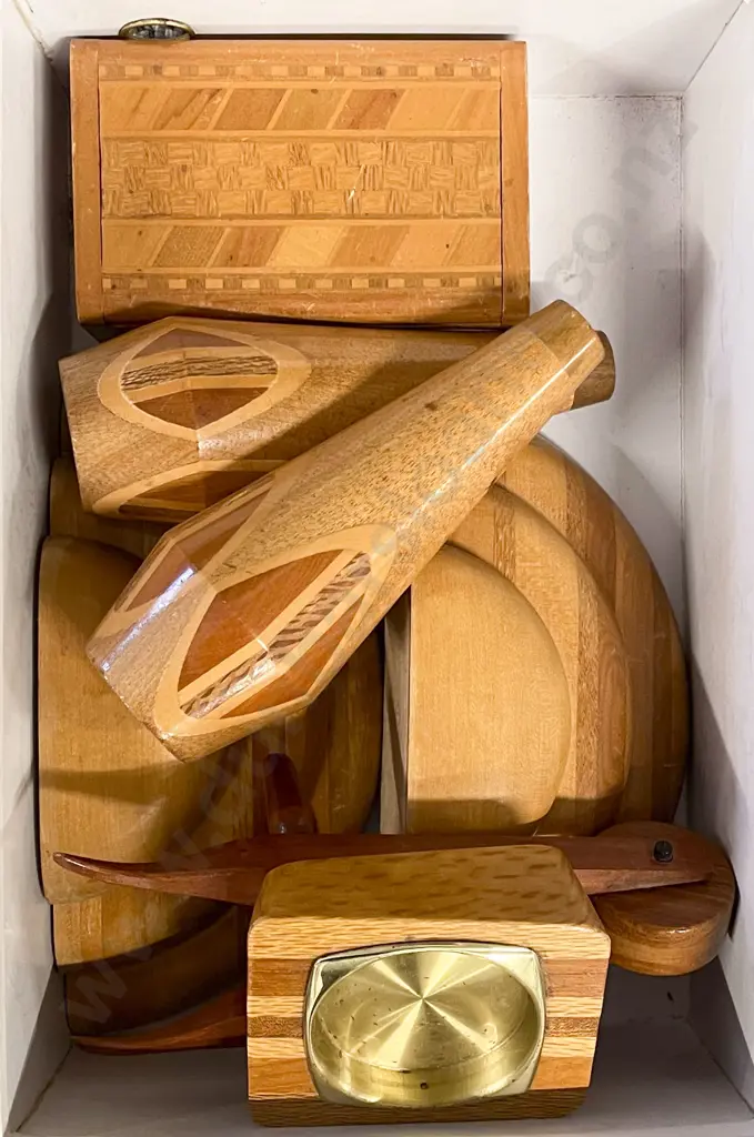 Collection of Native Timbers of New Zealand Souvenirware Image 1++