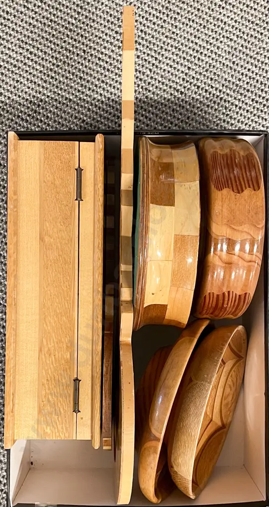 Collection of Native Timbers of New Zealand Souvenirware Image 1++