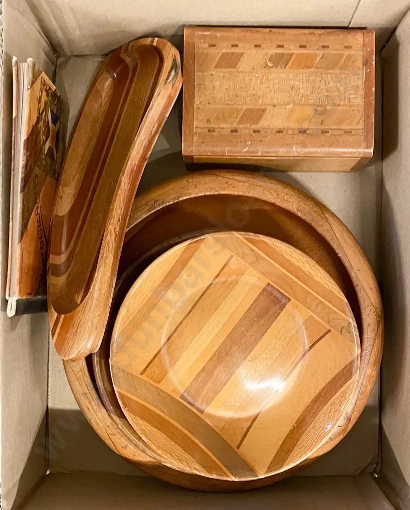 Collection of Native Timbers of New Zealand Souvenirware Image 1++