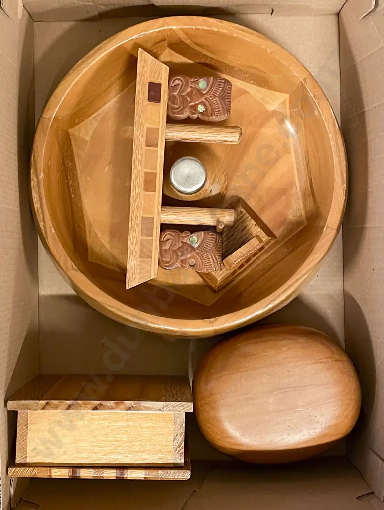 Collection of Native Timbers of New Zealand Souvenirware Image 1++