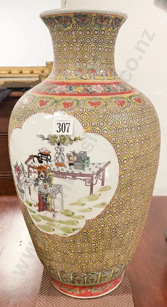 Large C20th Chinese Mantle Urn Image 1++