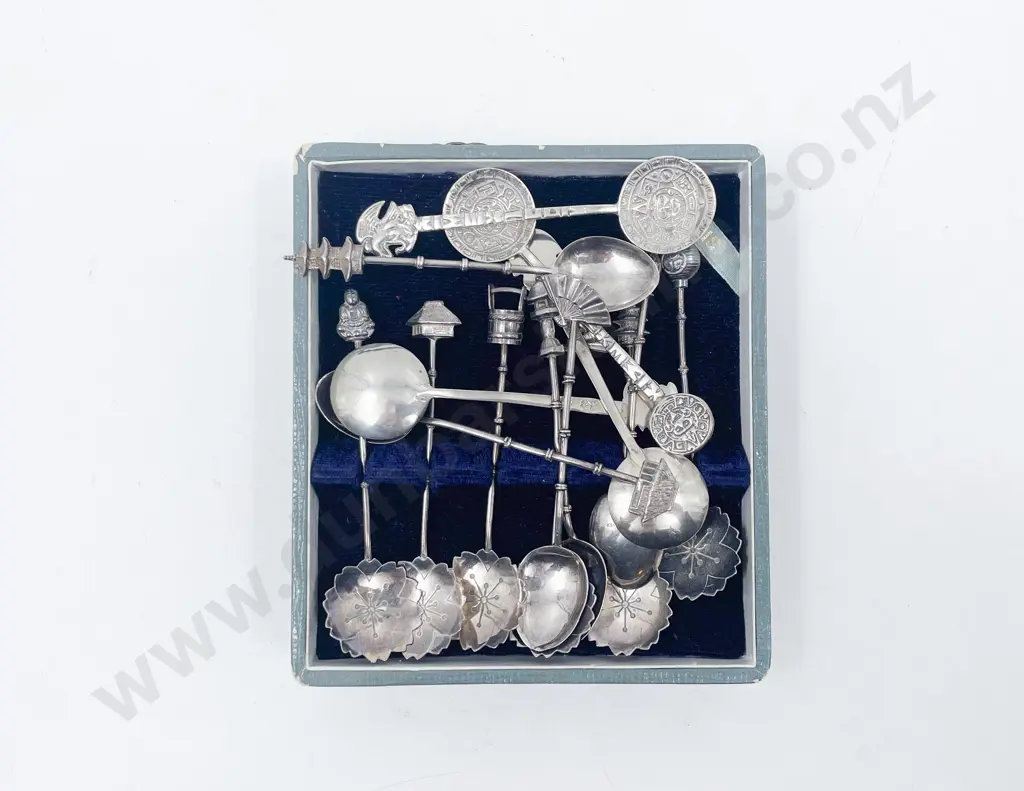 Japanese .950 Sterling Cased Six Coffee Spoons and nine others approx 55gms Image 1++