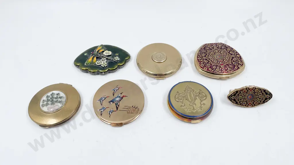 Collection Six Vintage Purse Compacts Image 1++