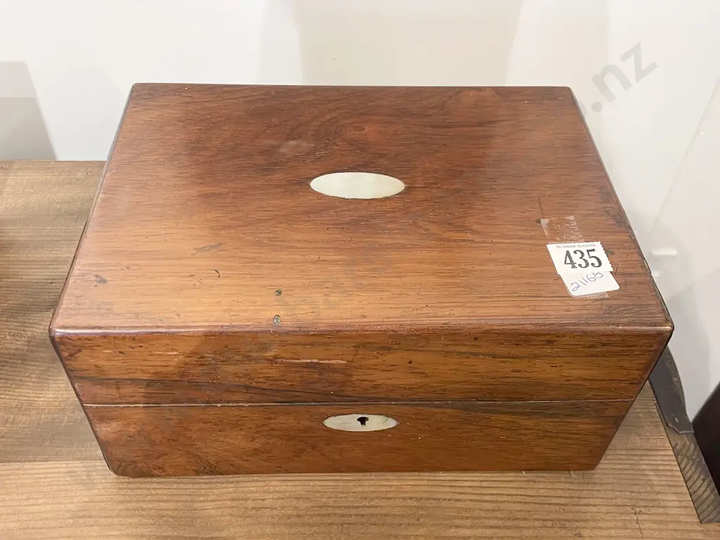 Small Vict Travel Vanity Box Image 1++