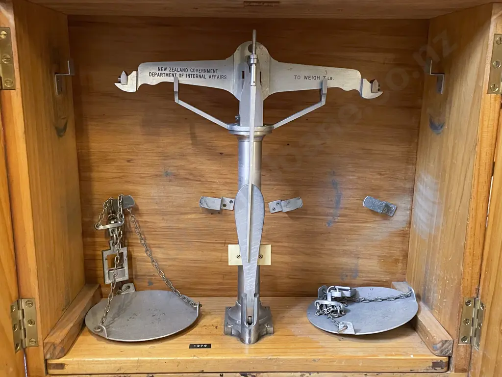 Pine Cased NZ Govt Dept Beam Balance Scales Image 1++