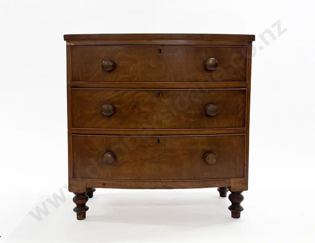 Vict Mahogany Three Drawer Bowfront Chest Image 1++