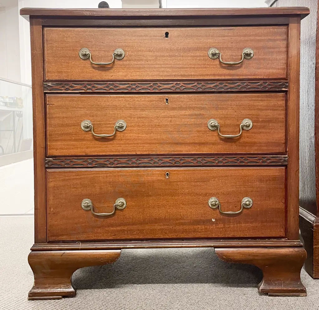 Edw Small Proportion Three Drawer Dressing Chest Image 1++
