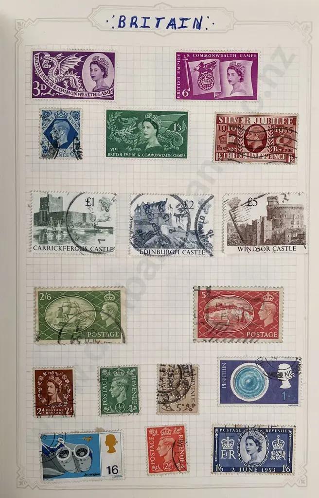 Three Small Vintage NZ and World Stamp Albums and two Russia books Image 1++