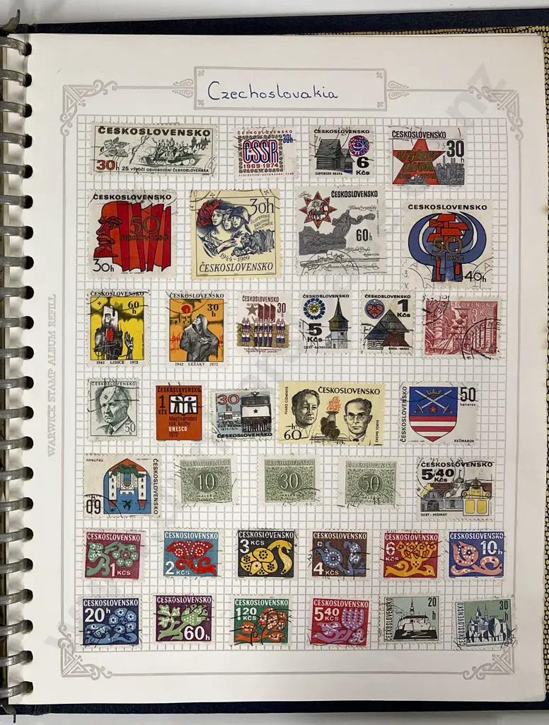 Small Vintage World Stamps Album Image 1++