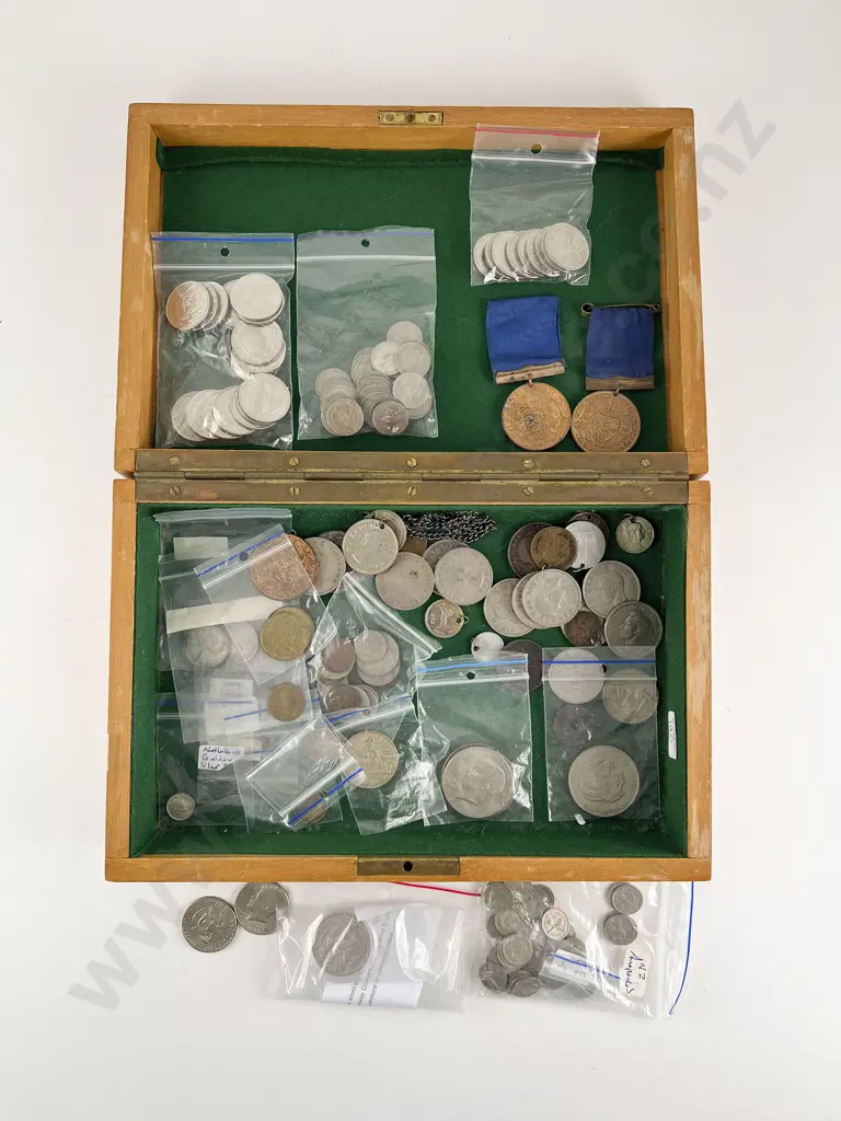 Qty NZ and World Vintage Coinage Commemoratives Tokens Image 1++
