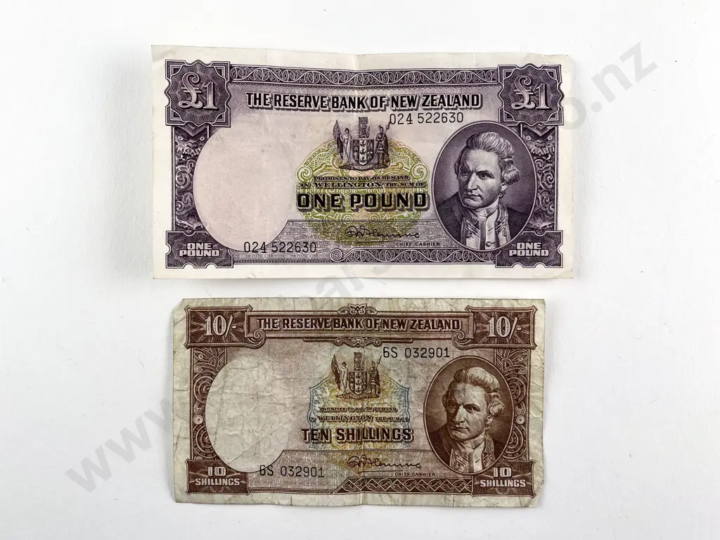 NZ Pound Note and Ten Shillings Note Image 1++