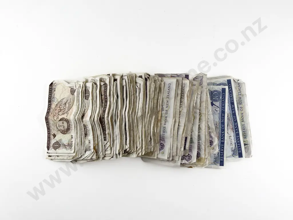 NZ Discontinued Banknotes Image 1++