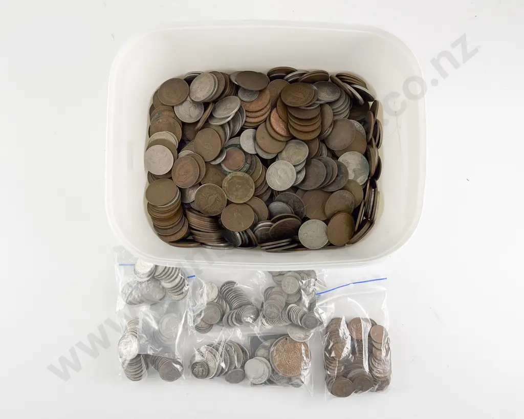 Qty Vintage NZ and World Pocket Change Coinage Image 1++