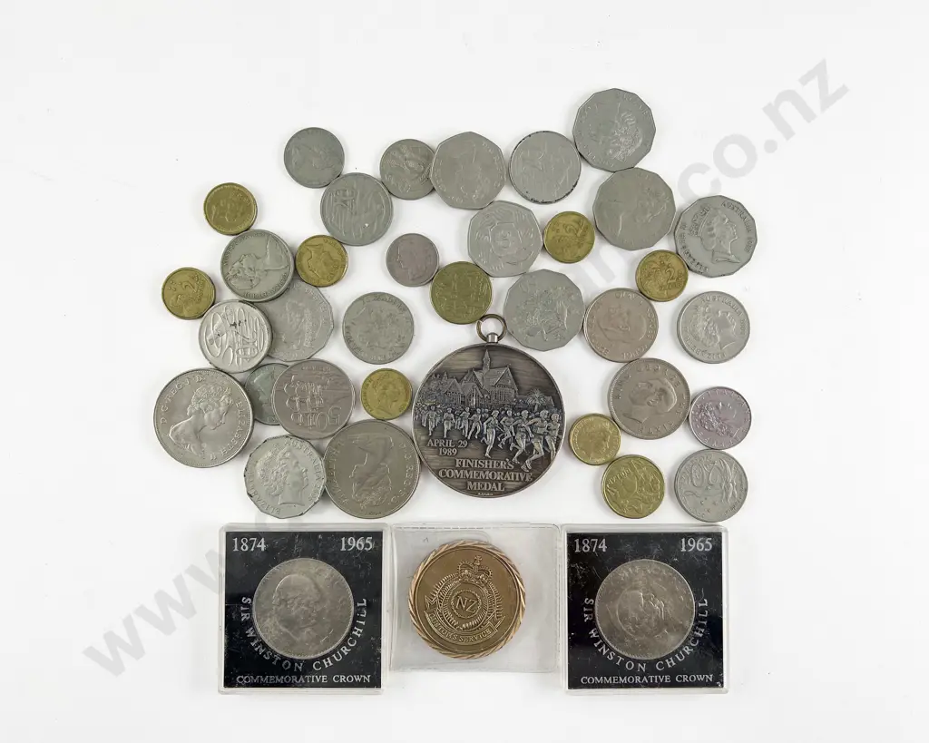 Small Qty UK Australia and NZ Pocket Change Coinage and Commemoratives Image 1++