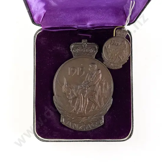 Cased Gallipoli Medallion and Gallioli Lapel Brooch
