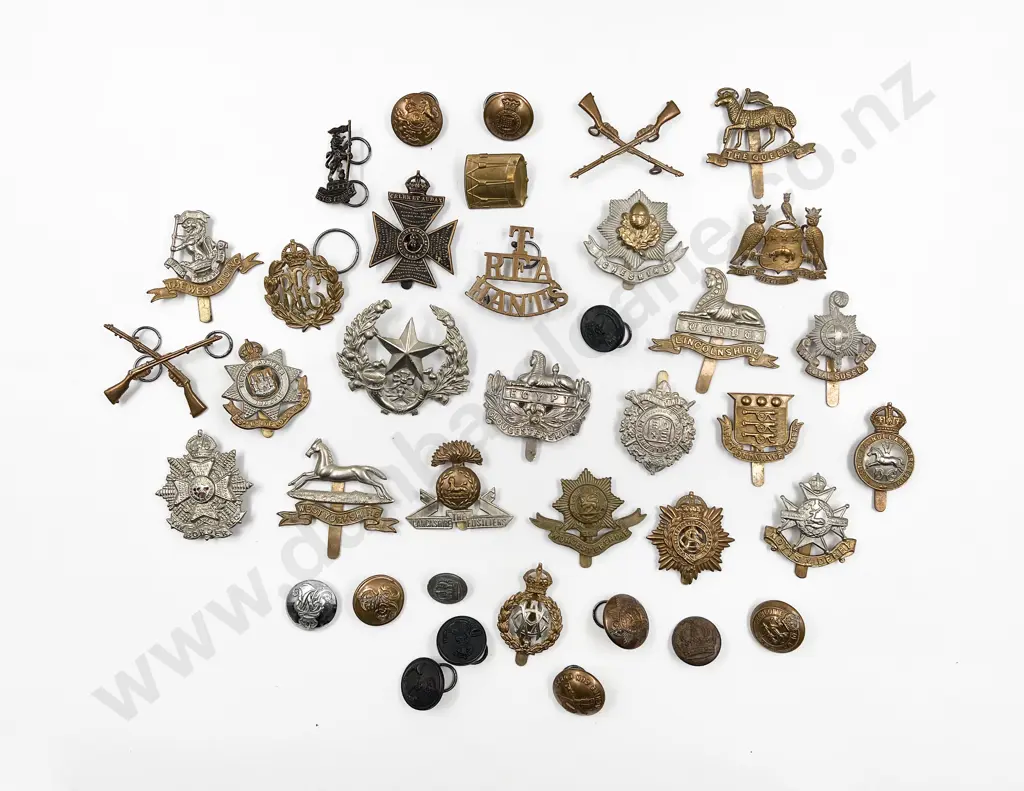 Small Collection British Military Badges & Buttons Image 1++