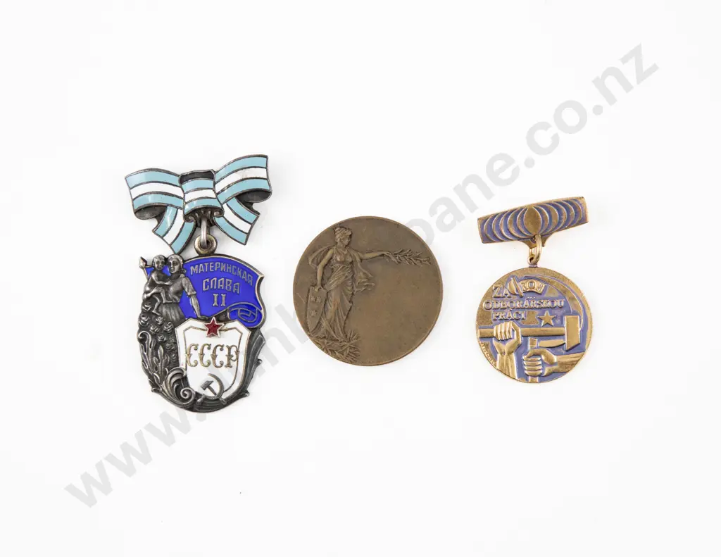 (USSR) The Order of Maternal Glory and two others Image 1++