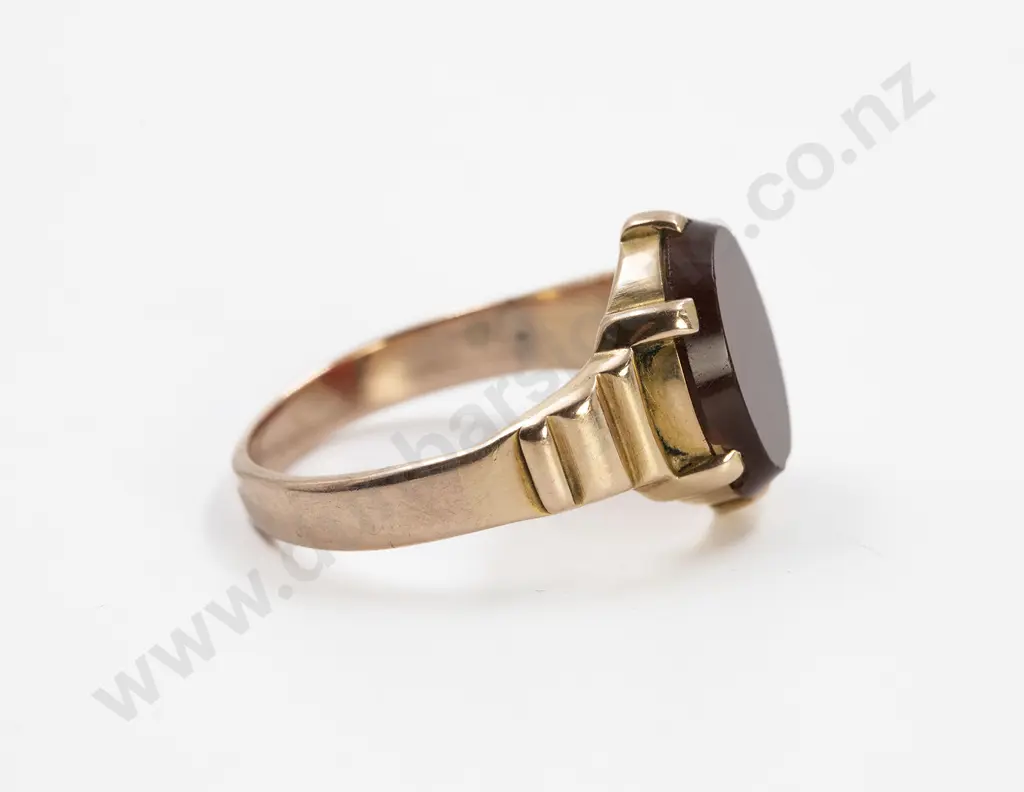 9ct Single Carnelian Oval Panel Signet Type Ring Image 1++