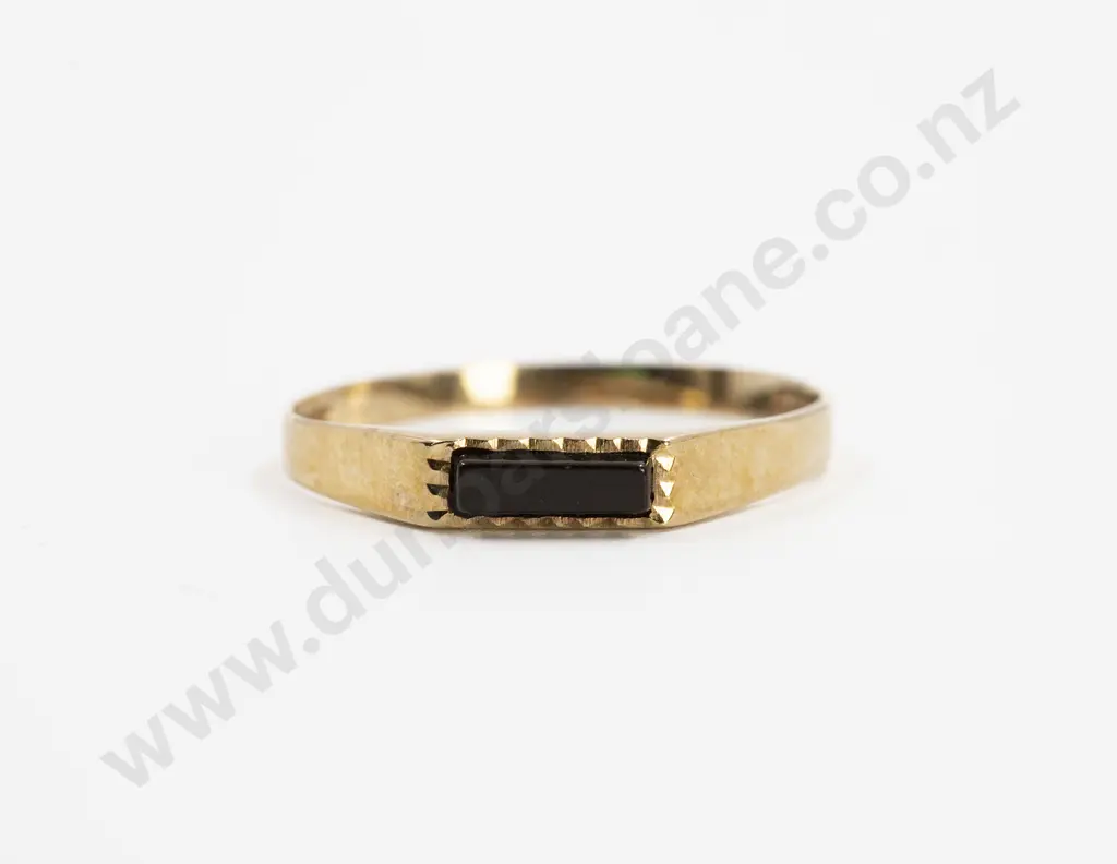 9ct Single Onyx Panel Band Ring Image 1++