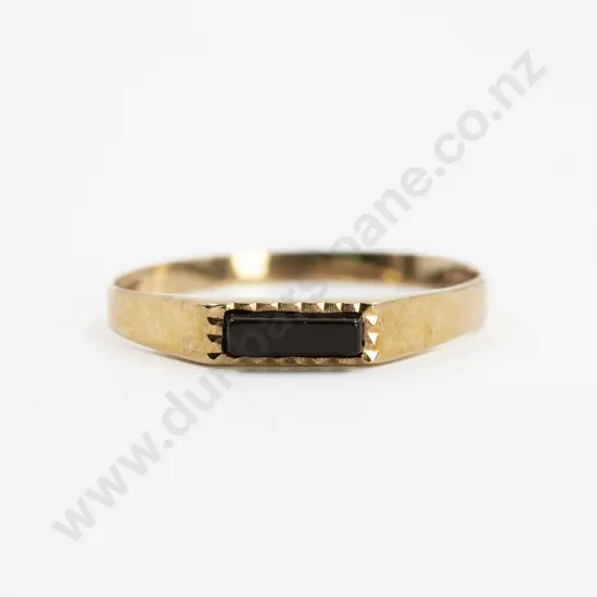 9ct Single Onyx Panel Band Ring