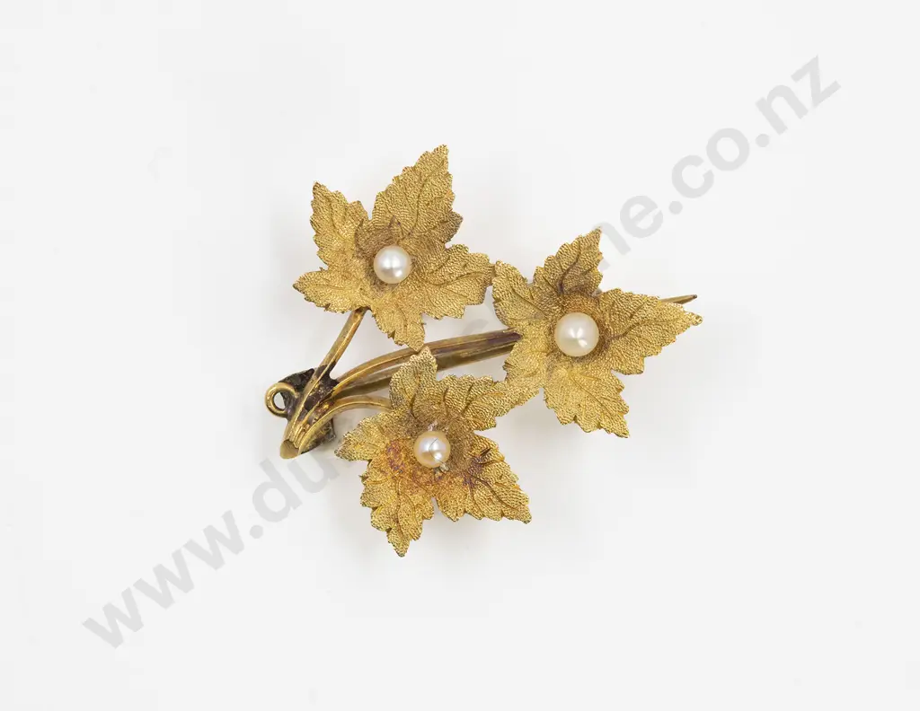 Edwardian 15ct Finely Chased Triple Leaf Brooch with Pearls Image 1++