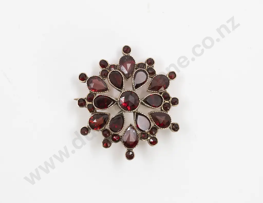 Vintage 9ct Garnet Star Burst Cluster Brooch Image 1++