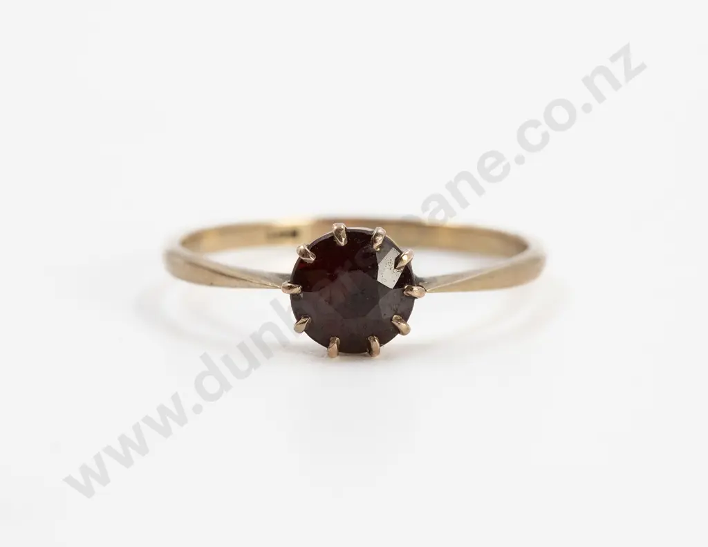 Victorian 9ct Single Garnet Ring Image 1++