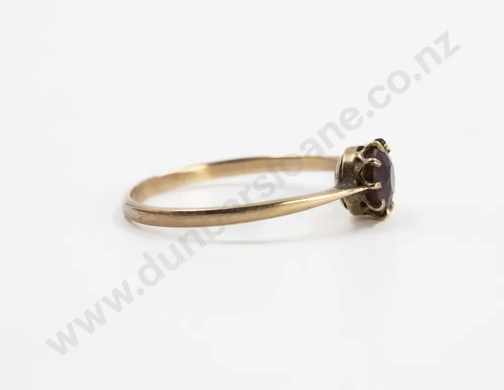 Victorian 9ct Single Garnet Ring Image 1++