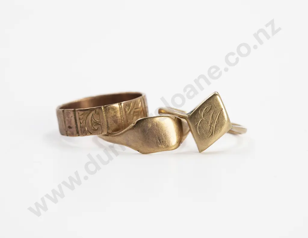Two 9ct Signet Rings and Band Ring Image 1++