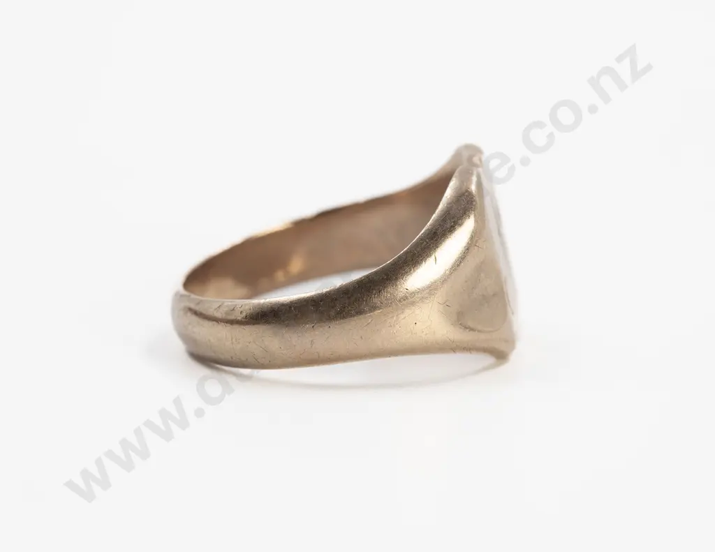 9ct Shield Shape Signet Ring Image 1++
