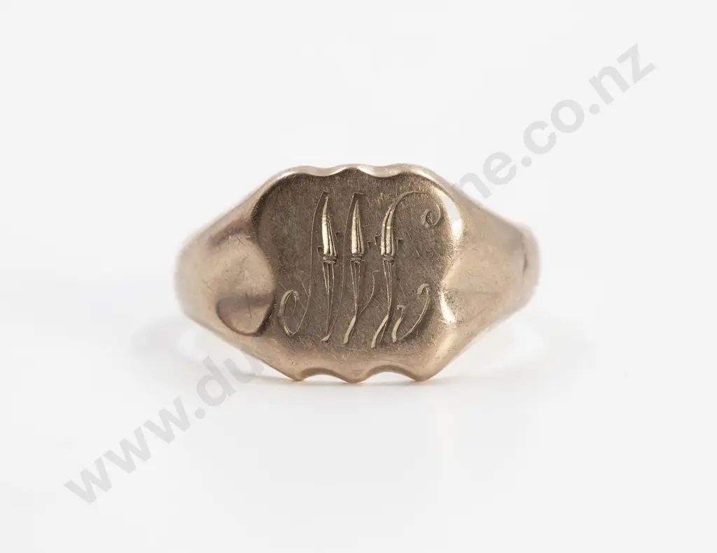 9ct Shield Shape Signet Ring Image 1++